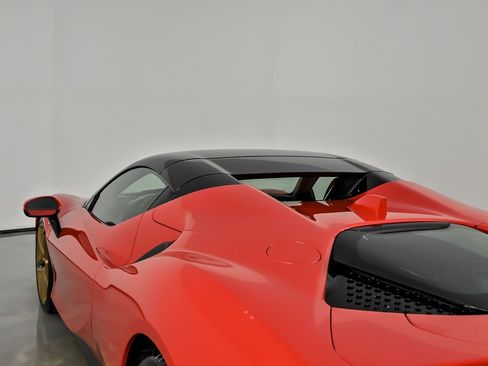 Used 2022 Ferrari SF90 Spider image 22