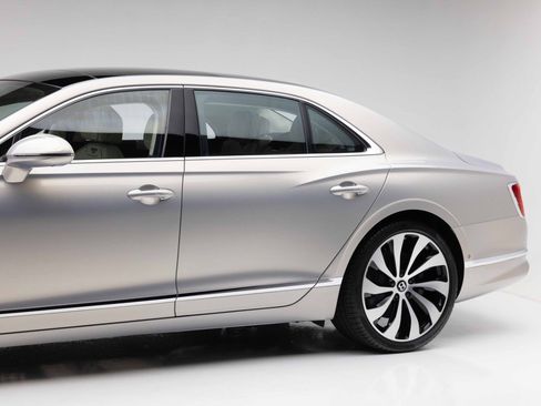 Used 2024 Bentley Flying Spur Azure AWD/4WD image 33