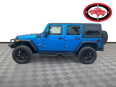 Used 2016 Jeep Wrangler Unlimited Sahara w/ Connectivity Group image 4
