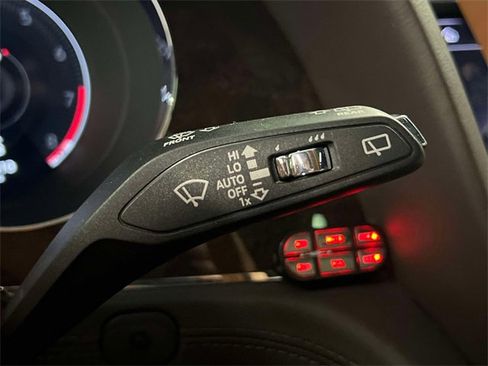 Used 2023 Bentley Bentayga Extended Wheelbase image 27