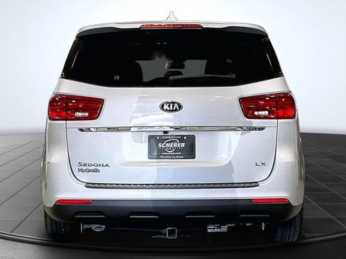 Used 2019 Kia Sedona LX FWD image 4