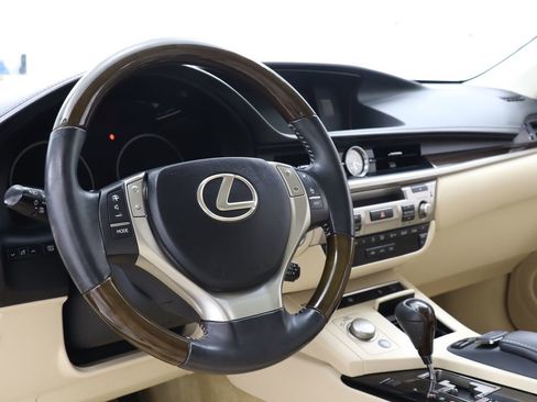 Used 2015 Lexus ES 350 w/ Luxury Package image 13