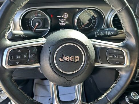 Used 2018 Jeep Wrangler Unlimited Sahara w/ Uconnect 4C Nav & Sound Group AWD/4WD image 17