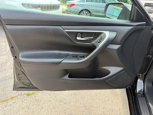 Used 2017 Nissan Altima 2.5 S w/ Power Driver Seat Package FWD image 9