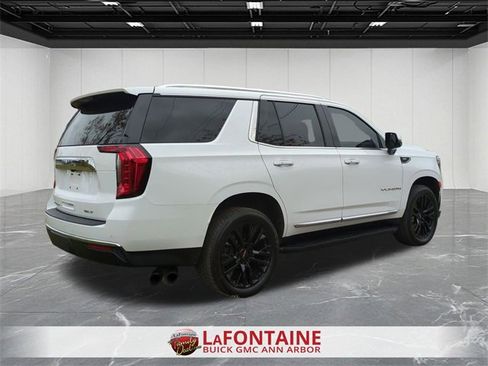 Used 2021 GMC Yukon SLT w/ SLT Premium Package image 8