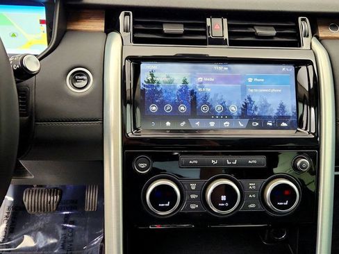 Used 2018 Land Rover Discovery HSE AWD/4WD image 18