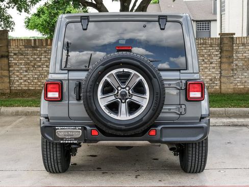Used 2022 Jeep Wrangler Unlimited Sahara AWD/4WD image 19