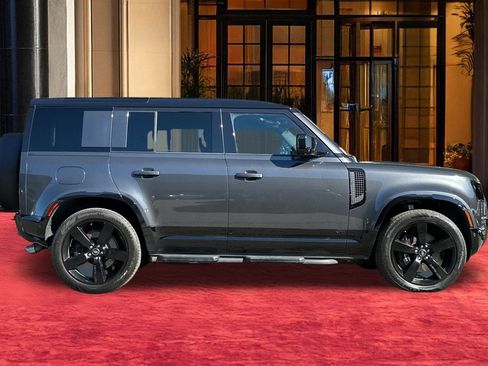 Used 2025 Land Rover Defender 110 V8 image 9