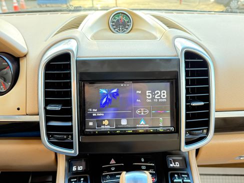 Used 2012 Porsche Cayenne image 25