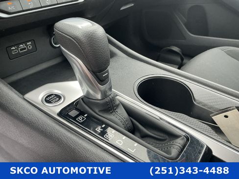 Used 2025 Nissan Altima 2.5 SV FWD image 23