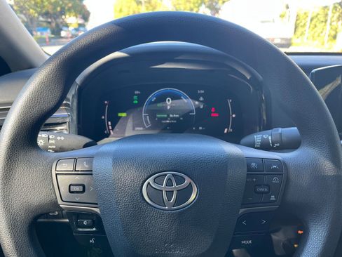 Used 2025 Toyota Camry LE image 27