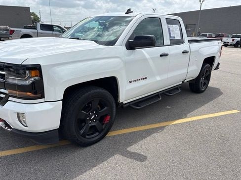 Used 2018 Chevrolet Silverado 1500 LT w/ Redline Edition AWD/4WD image 16