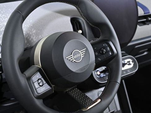 Certified 2025 MINI Cooper 2-Door Hardtop image 14