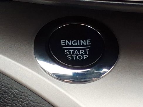 Used 2023 Ford Explorer XLT w/ Equipment Group 202A image 21