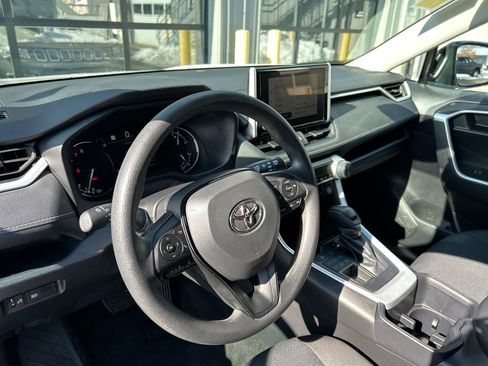 Used 2025 Toyota RAV4 LE image 33