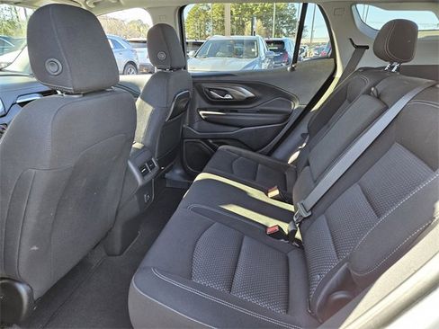 Used 2022 GMC Terrain SLE w/ Driver Convenience Package image 10