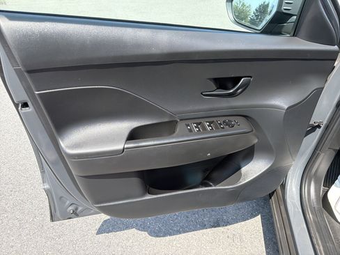 Used 2025 Hyundai Kona SEL AWD/4WD image 15