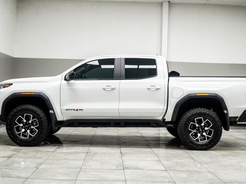 Used 2024 GMC Canyon AT4X image 9
