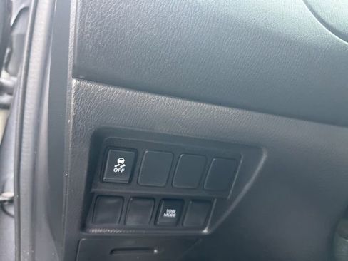 Used 2018 Nissan Pathfinder SV image 13