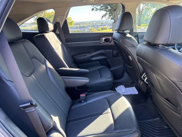 Used 2021 Kia Sorento EX w/ Panoramic Sunroof Package FWD image 11