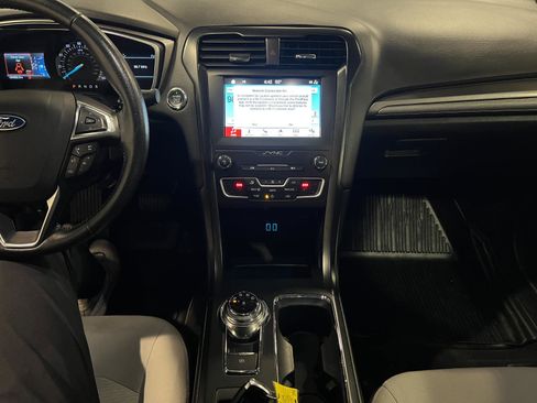 Used 2019 Ford Fusion SE w/ Equipment Group 151A image 17