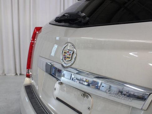 Used 2011 Cadillac SRX Luxury FWD image 32