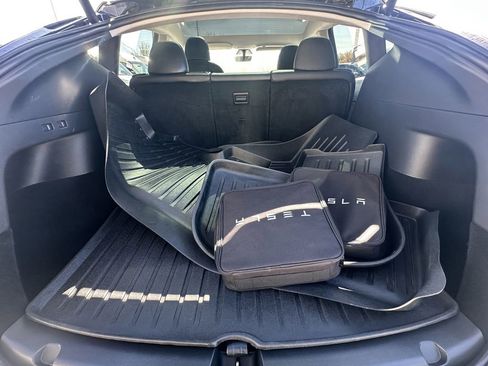 Used 2021 Tesla Model Y Long Range image 19