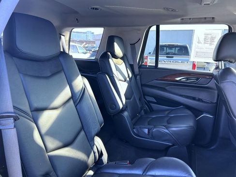 Used 2019 Cadillac Escalade Luxury image 20
