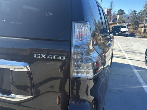 Used 2022 Lexus GX 460 Premium w/ Premium Package image 12