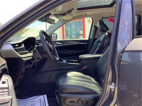 Used 2022 Jeep Grand Cherokee Limited 4xe w/ Luxury Tech Group II AWD/4WD image 11