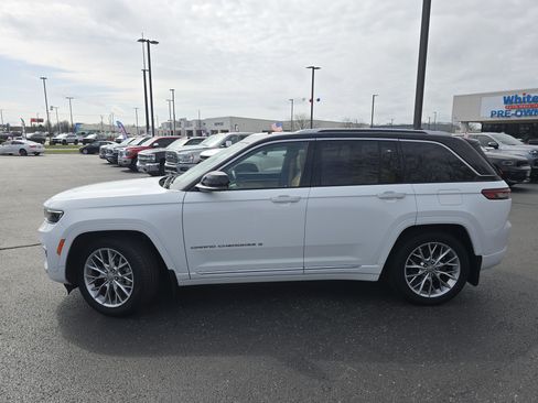 Used 2022 Jeep Grand Cherokee Summit w/ Luxury Tech Group V image 24