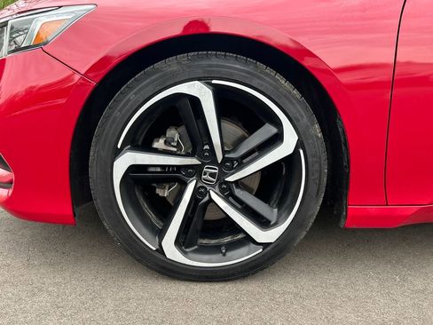 Used 2018 Honda Accord Sport image 9