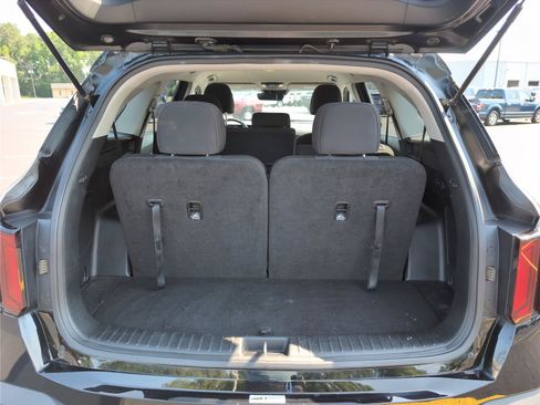 Used 2024 Kia Sorento LX FWD image 6