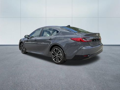 Used 2025 Toyota Camry XLE FWD image 7