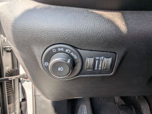 Used 2025 Jeep Compass Trailhawk AWD/4WD image 23