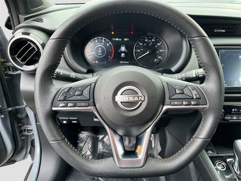 Used 2024 Nissan Kicks SR image 11