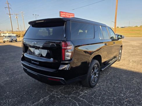 Used 2021 Chevrolet Suburban Z71 AWD/4WD image 7