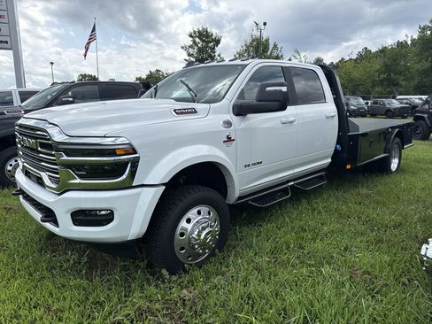 New 2026 RAM 5500 4x4 Crew Cab w/ Laramie Trim Package image 4