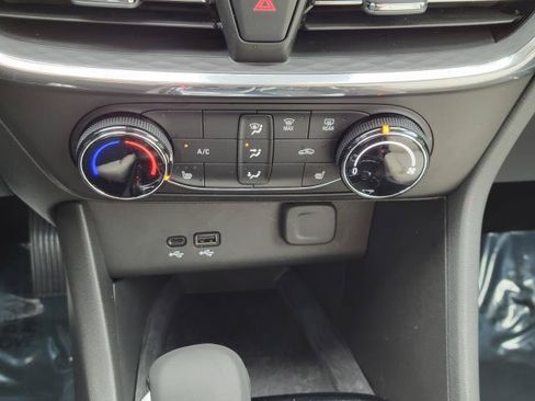 Used 2025 Buick Encore GX Preferred w/ Comfort Package AWD/4WD image 27
