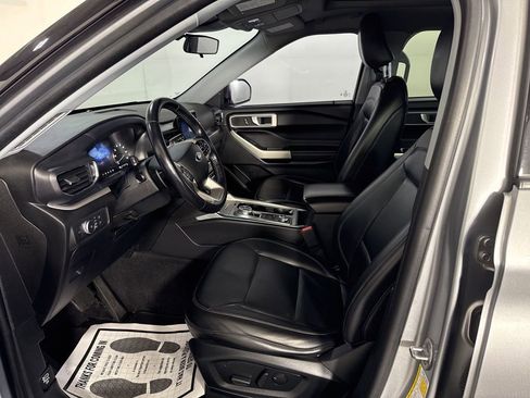 Used 2021 Ford Explorer XLT w/ Equipment Group 202A image 15