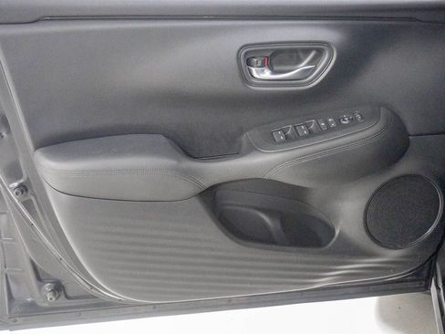 Used 2023 Honda HR-V LX image 15