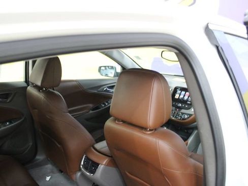 Used 2018 Chevrolet Malibu Premier w/ Premier True North Edition FWD image 10