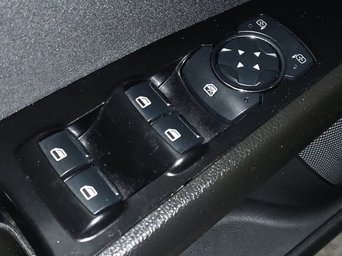 Used 2015 Ford Fusion SE w/ Equipment Group 201A FWD image 27