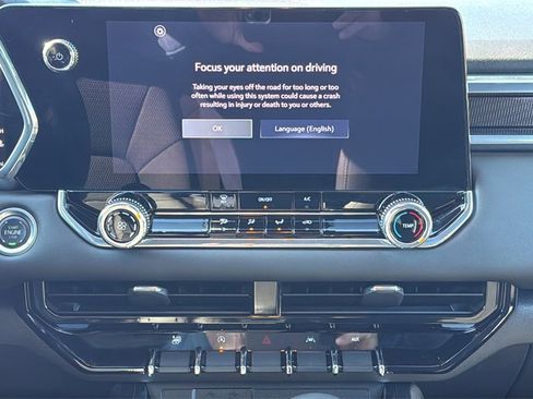 Used 2024 GMC Canyon Elevation image 16