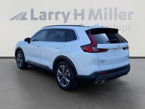 Used 2024 Honda CR-V Sport Touring image 3