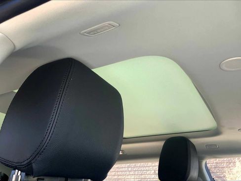 Used 2025 Land Rover Range Rover Evoque Dynamic SE image 12