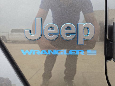 Used 2025 Jeep Wrangler Unlimited Sahara w/ Safety Group AWD/4WD image 11