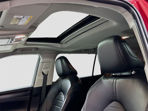 Used 2024 Toyota Highlander XLE image 19