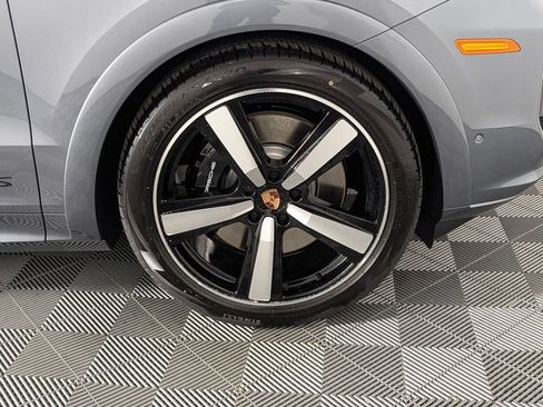 New 2026 Porsche Cayenne GTS AWD/4WD image 14