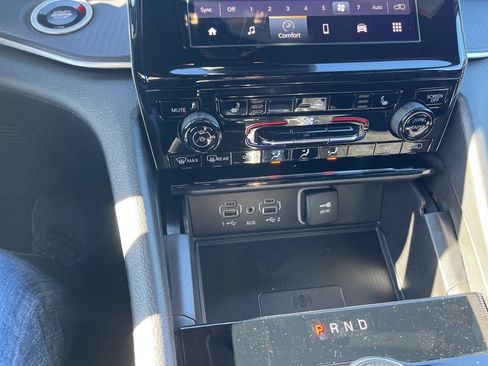 New 2025 Jeep Grand Cherokee Altitude image 23